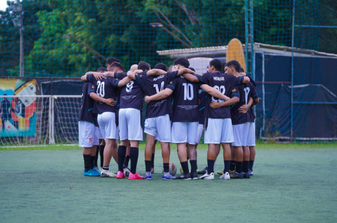 Leia mais sobre o artigo 🎉 DOMINGO DE SHOW! FUTERRASCO GOLEIA O IA FC E EMBALA NA COPA BOLEIRO!